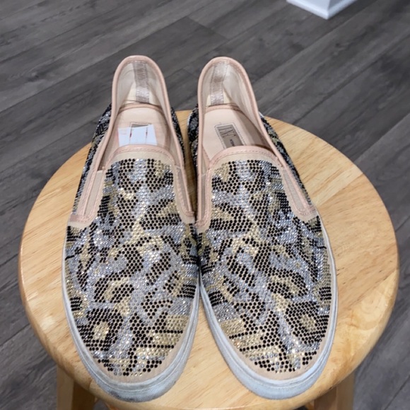 Shoes - Picture 2 of 5